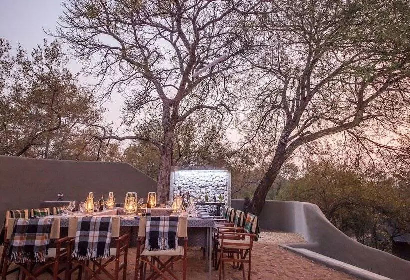 Hotelli Little Garonga