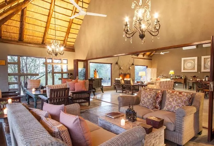 Hotelli Little Garonga