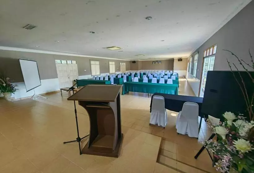 Hotelli Marang Village Resort & Spa