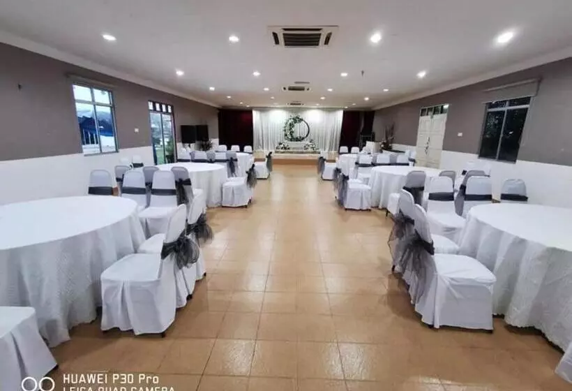 Hotelli Marang Village Resort & Spa