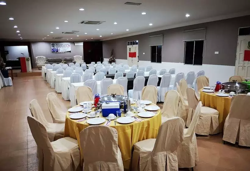 Hotelli Marang Village Resort & Spa