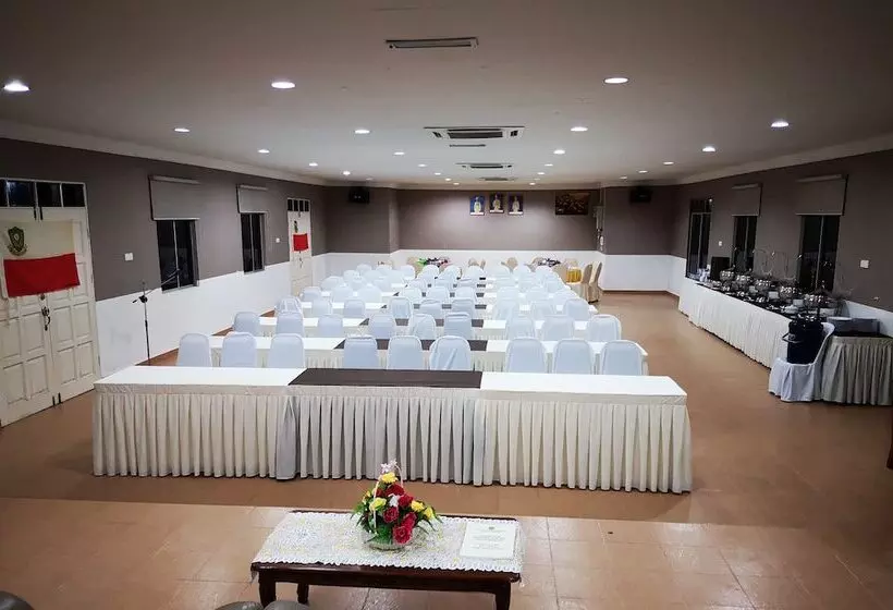 Hotelli Marang Village Resort & Spa