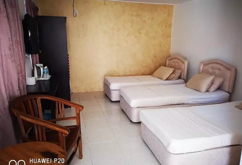 Hotelli Marang Village Resort & Spa