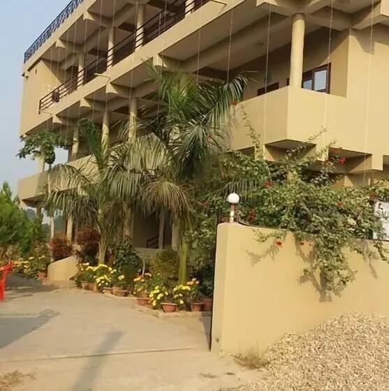 هتل Sauraha Boutique Resort