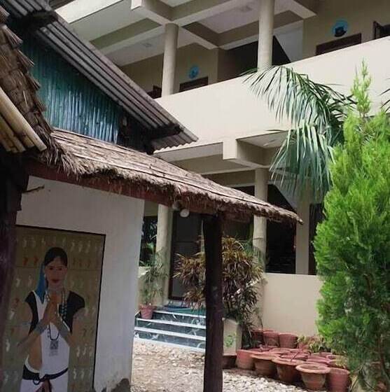 هتل Sauraha Boutique Resort