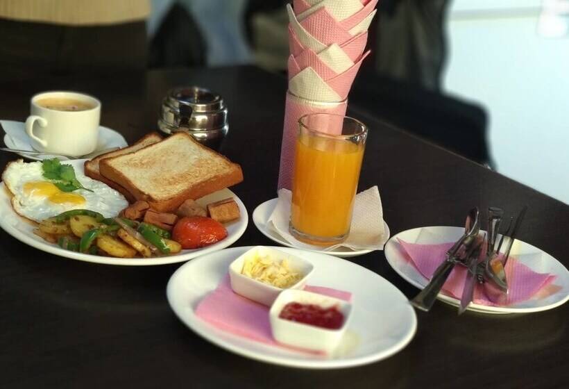 هتل Sauraha Boutique Resort