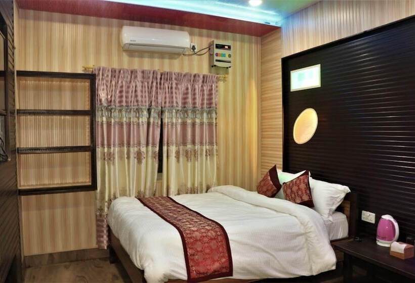 هتل Sauraha Boutique Resort