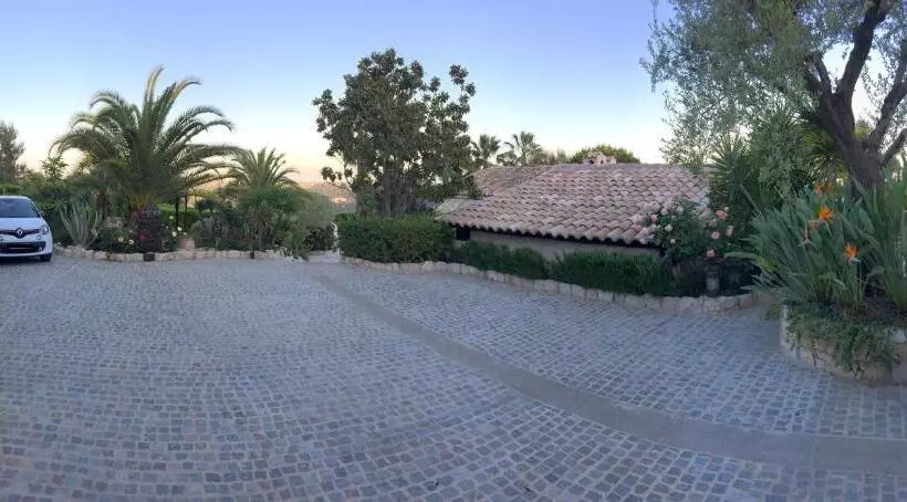 Hostelli La Bergerie B&b