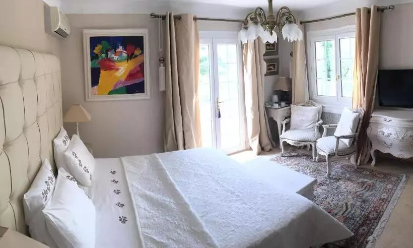 Hostelli La Bergerie B&b