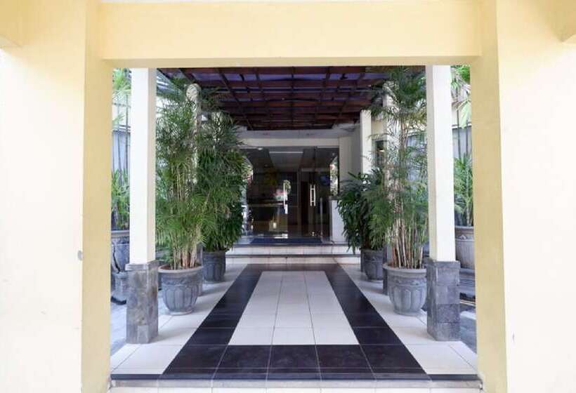 פונדק Reddoorz Plus @ Singosari Raya