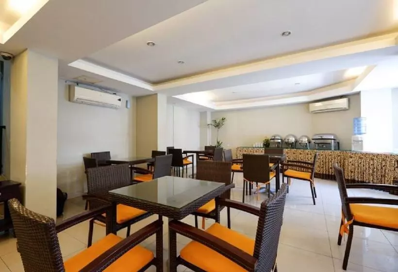 Hôtel (catégorie 1/2 *) Reddoorz Plus @ Singosari Raya