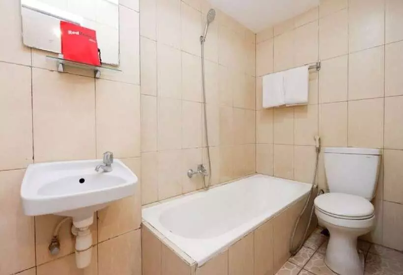 Hôtel (catégorie 1/2 *) Reddoorz Plus @ Singosari Raya