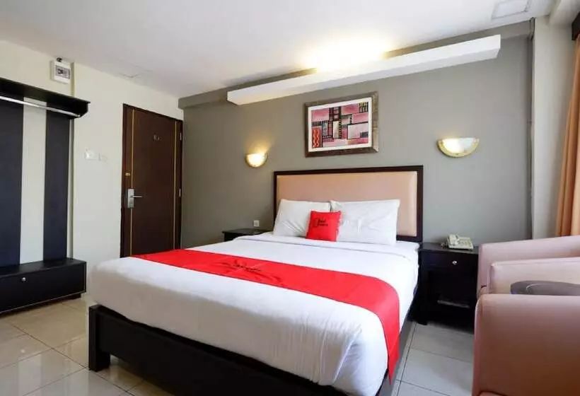 Hôtel (catégorie 1/2 *) Reddoorz Plus @ Singosari Raya