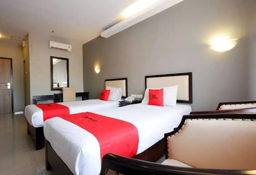 Hôtel (catégorie 1/2 *) Reddoorz Plus @ Singosari Raya
