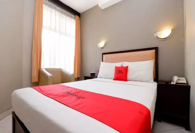 Hôtel (catégorie 1/2 *) Reddoorz Plus @ Singosari Raya