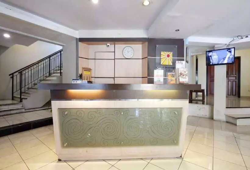 Hôtel (catégorie 1/2 *) Reddoorz Plus @ Singosari Raya