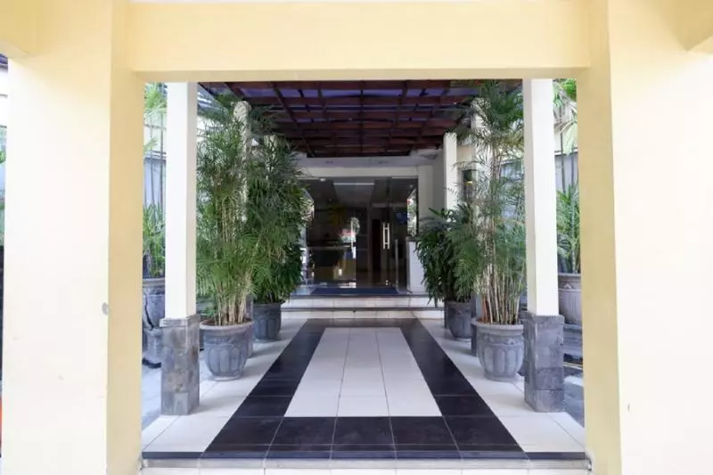 Hôtel (catégorie 1/2 *) Reddoorz Plus @ Singosari Raya