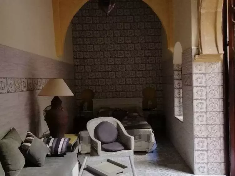 مسافرخانه Riad Aïcha