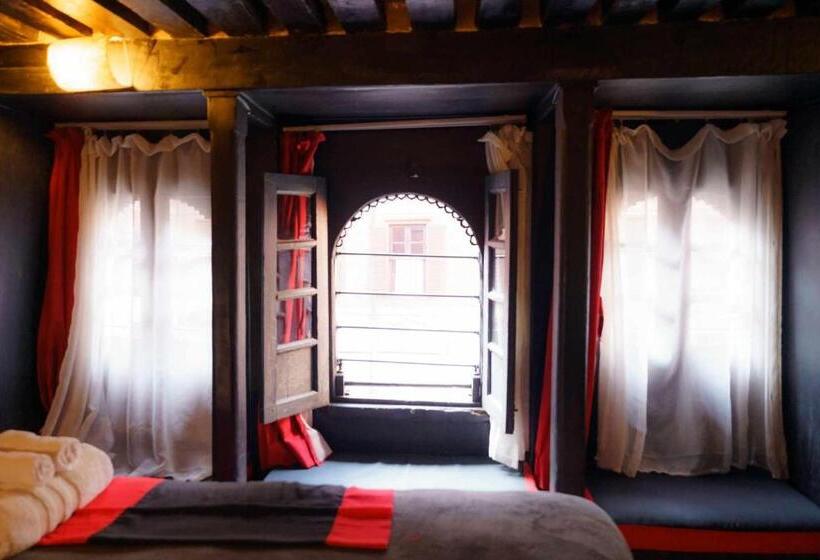 پانسیون Hira Guest House