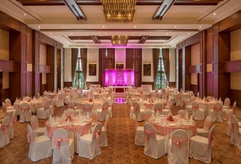 אתר נופש Dlf City Club 5