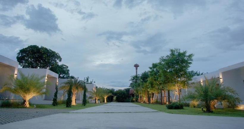 استراحتگاه West View Villa