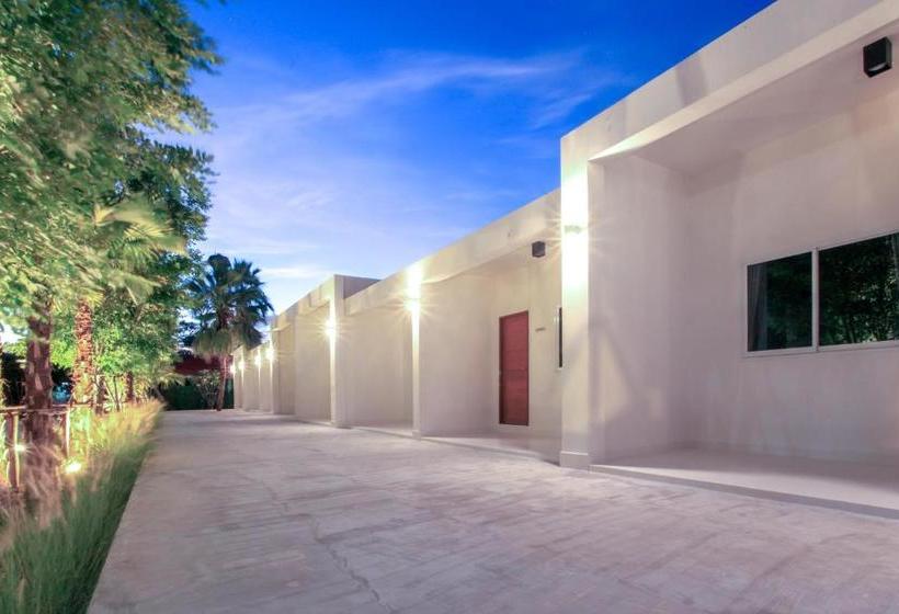 استراحتگاه West View Villa