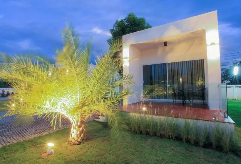 استراحتگاه West View Villa