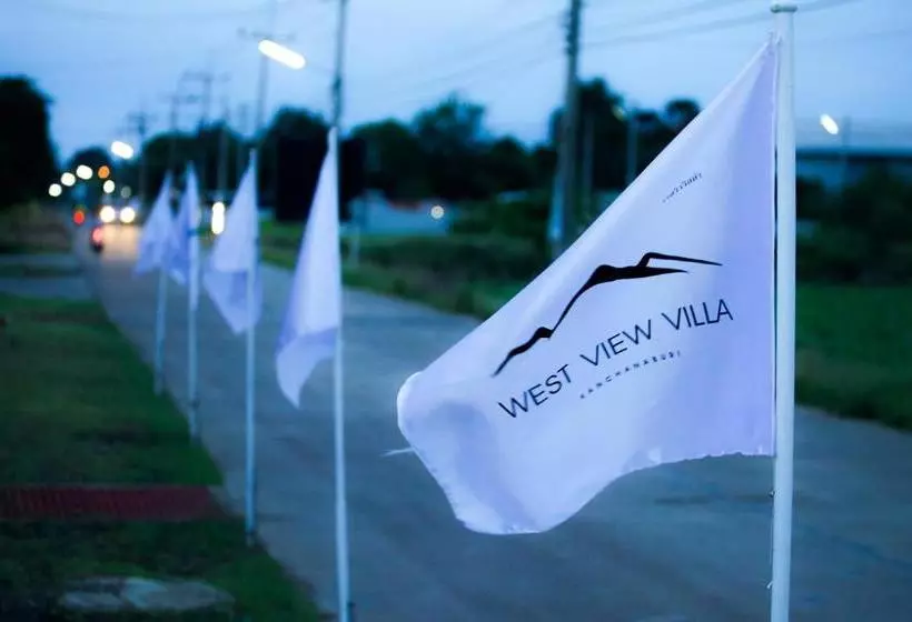 استراحتگاه West View Villa