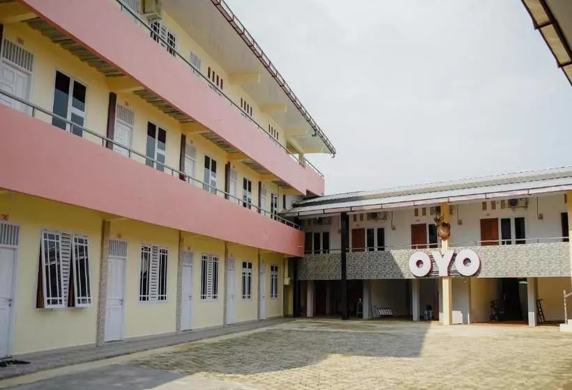 ホテル Oyo 174 Desilva Bandara