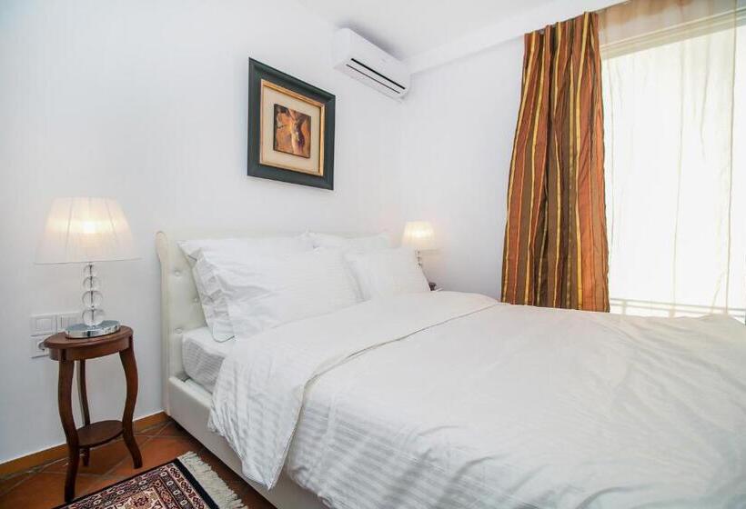 Danezis City Stars Boutique Apart