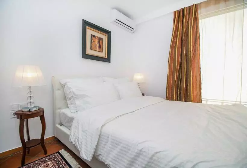 Danezis City Stars Boutique Apart