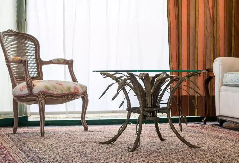 Danezis City Stars Boutique Apart