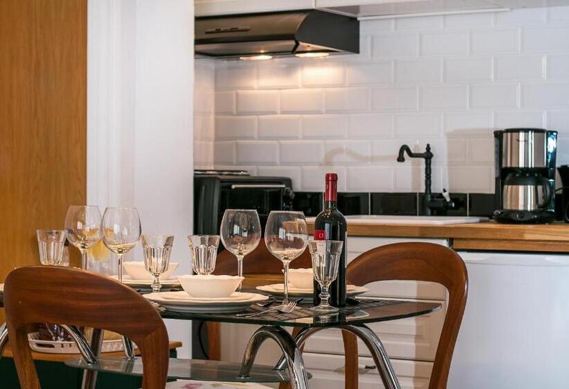 Danezis City Stars Boutique Apart