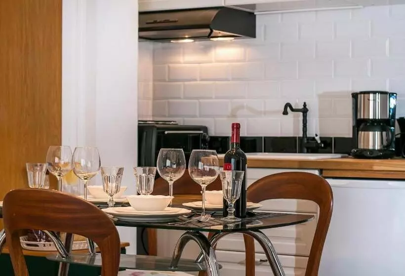 Danezis City Stars Boutique Apart