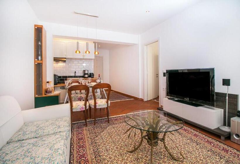 Danezis City Stars Boutique Apart