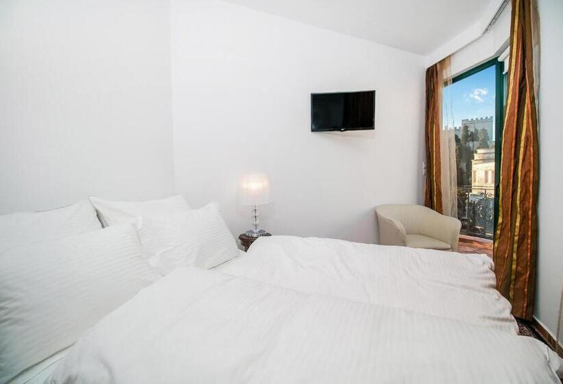 Danezis City Stars Boutique Apart