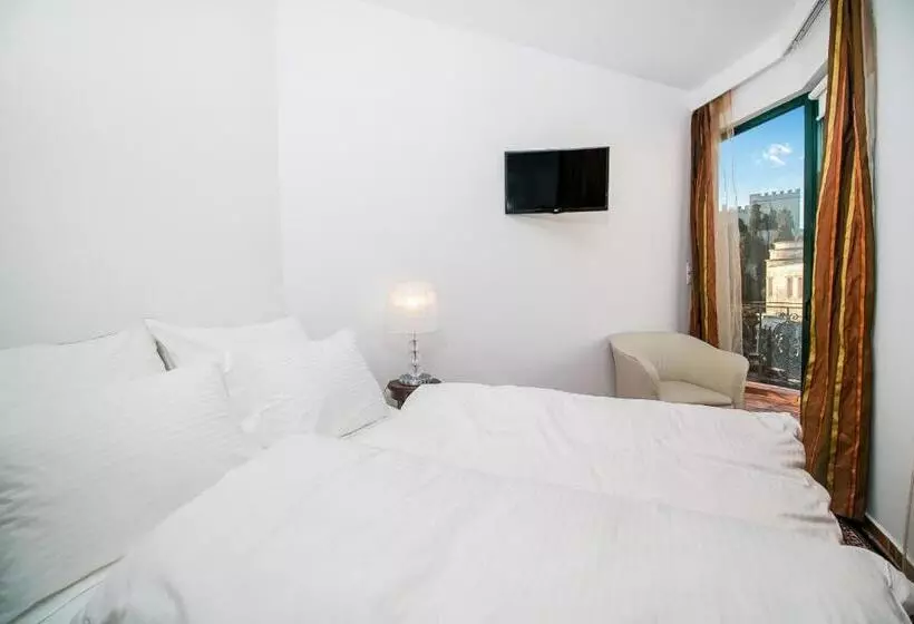 Danezis City Stars Boutique Apart