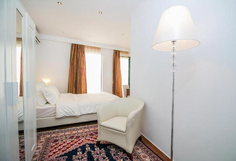 Danezis City Stars Boutique Apart