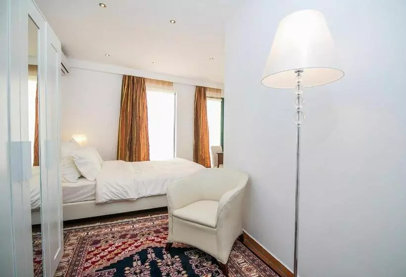 Danezis City Stars Boutique Apart