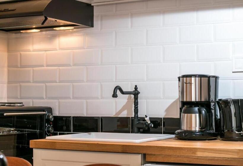 Danezis City Stars Boutique Apart