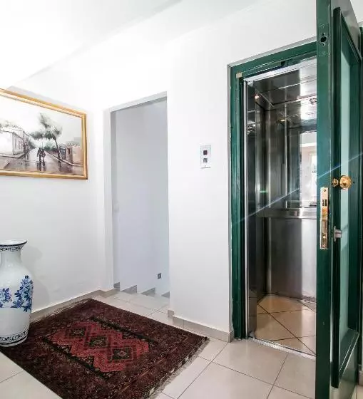 Danezis City Stars Boutique Apart