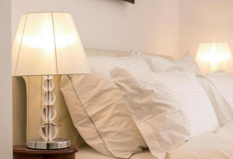 Danezis City Stars Boutique Apart