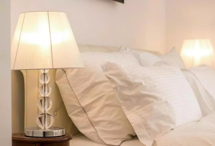 Danezis City Stars Boutique Apart