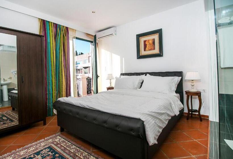 Danezis City Stars Boutique Apart