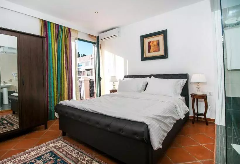 Danezis City Stars Boutique Apart