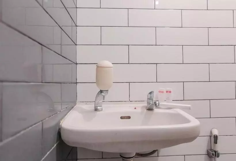 ホテル Capital O 141 Fatmawati Cozy Residence