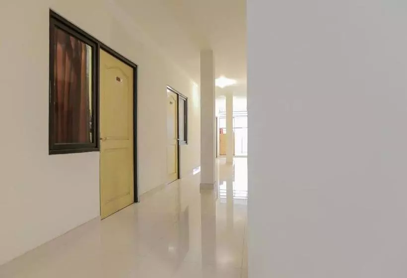 ホテル Capital O 141 Fatmawati Cozy Residence