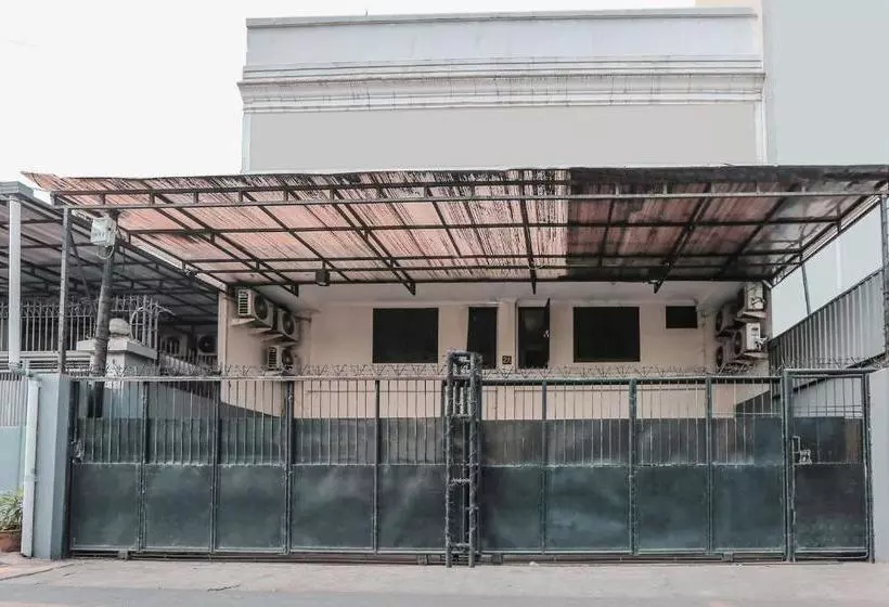ホテル Capital O 141 Fatmawati Cozy Residence