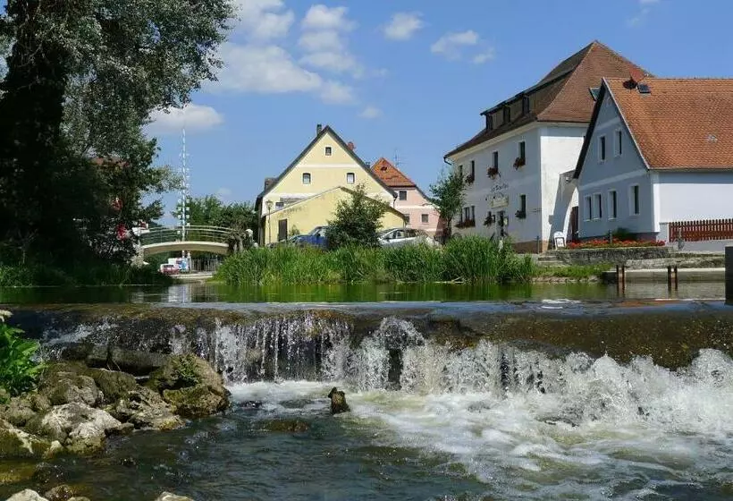 هتل Zum Weißen Rössl
