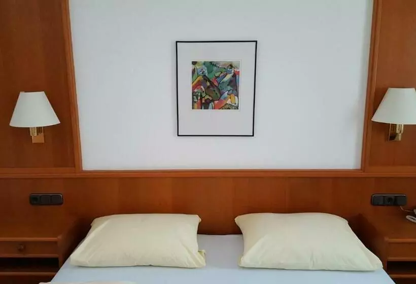 هتل Zum Weißen Rössl